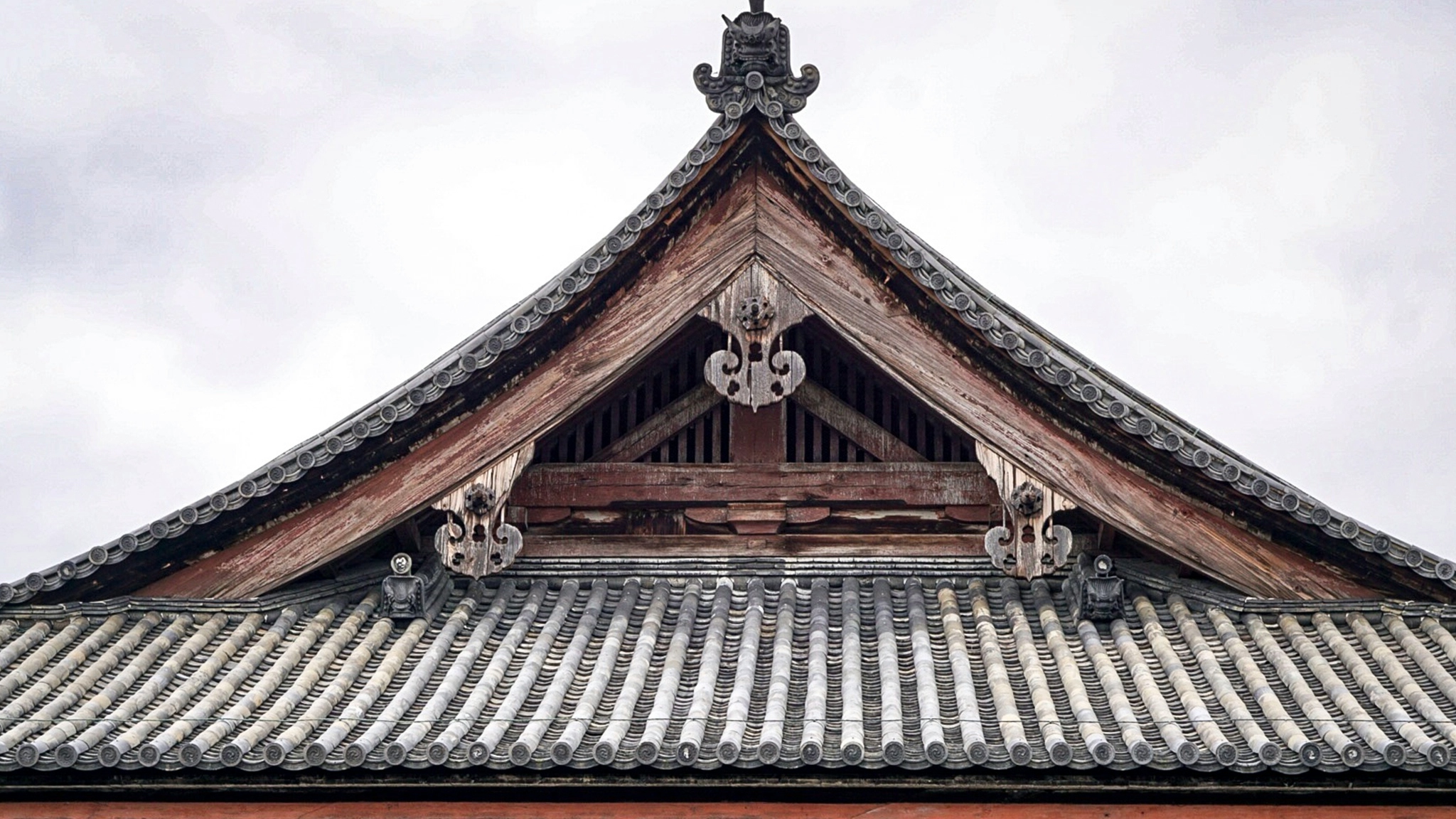 Roof tiling and carved woodworking details at Toji Temple, Kyoto